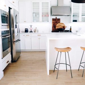 photo of a clean and modern kitchen